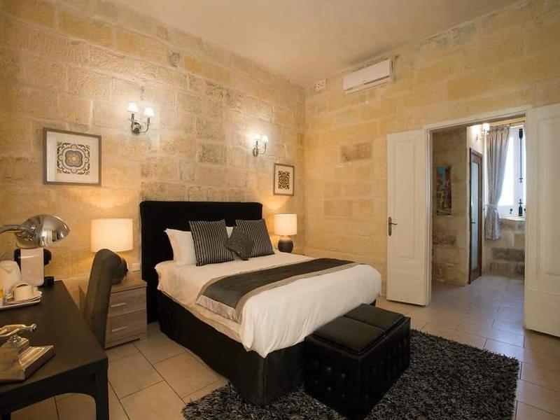 Julesy'S Bnb Hotel Cospicua Exterior photo