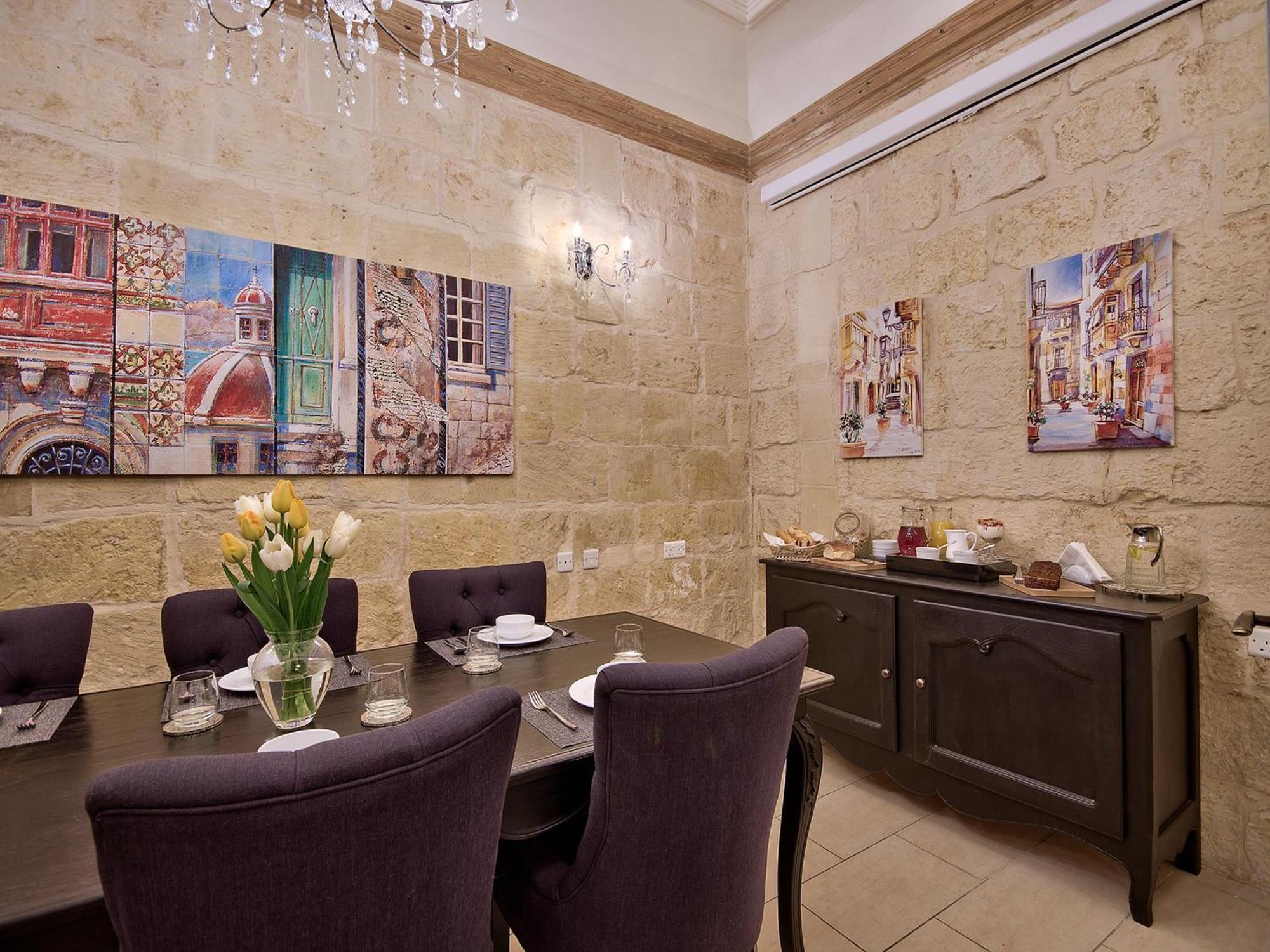 Julesy'S Bnb Hotel Cospicua Exterior photo